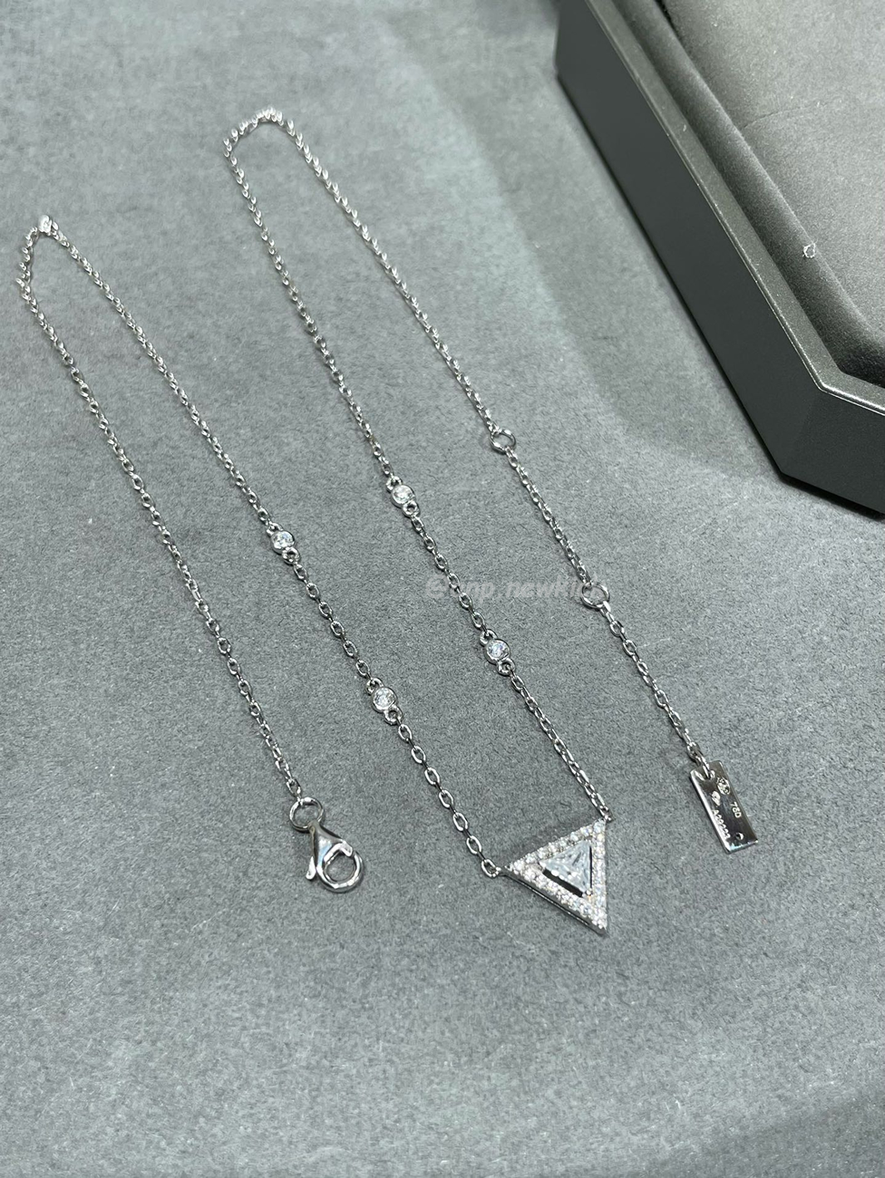 Messika Triangle Cut Necklace (3) - www.newkick.vip